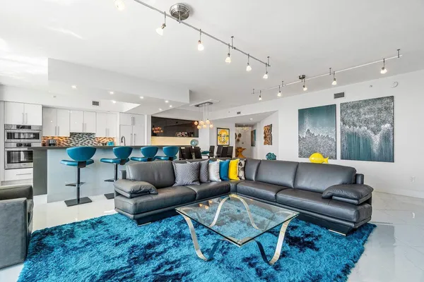 $5,900 | 2640 Lake Shore Drive, Unit 2307, Riviera Beach, FL 33404