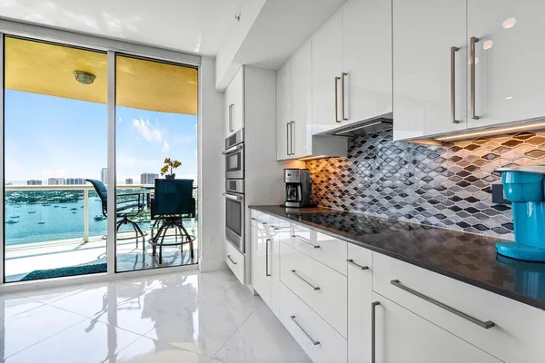 $5,900 | 2640 Lake Shore Drive, Unit 2307, Riviera Beach, FL 33404