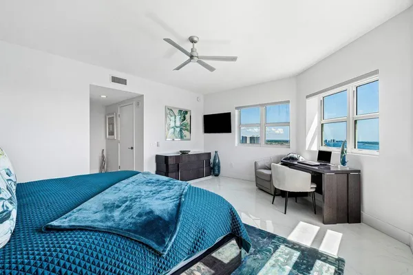 $5,900 | 2640 Lake Shore Drive, Unit 2307, Riviera Beach, FL 33404