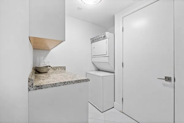 $5,900 | 2640 Lake Shore Drive, Unit 2307, Riviera Beach, FL 33404