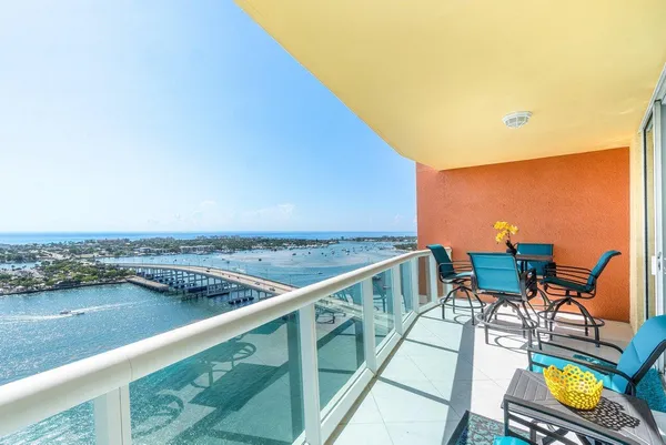 $5,900 | 2640 Lake Shore Drive, Unit 2307, Riviera Beach, FL 33404