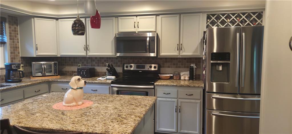 19 Township Rd T355 Burgettstown, PA 15021 - Photo 27 of 47 Large Kitchen Island