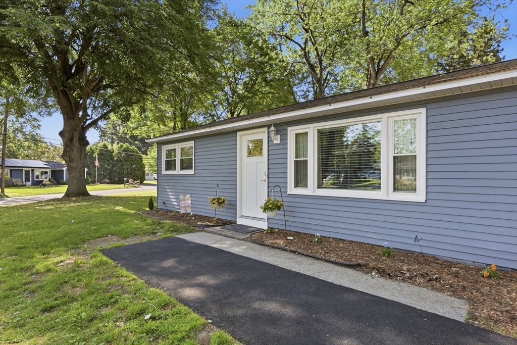 43 Sunridge Drive Springfield, MA 01118 - Photo 4 of 37