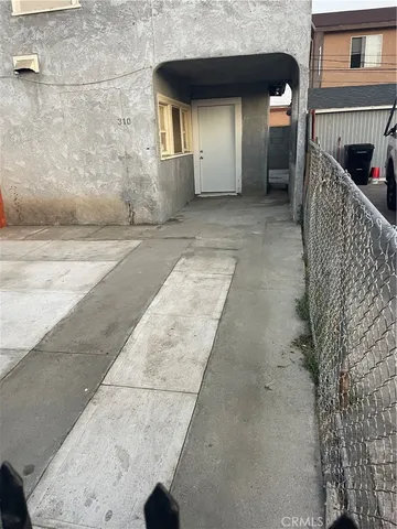 $2,000 | 310 East 81st Street, Los Angeles, CA 90003