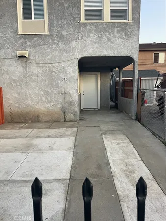$2,000 | 310 East 81st Street, Los Angeles, CA 90003