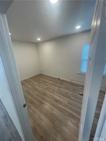 en empty room with wooden floor