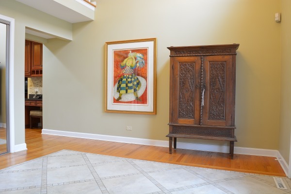 1833 Clover Road Northbrook, IL 60062 - Photo 2 of 25 a view of room with painting on the wall and a potted plant