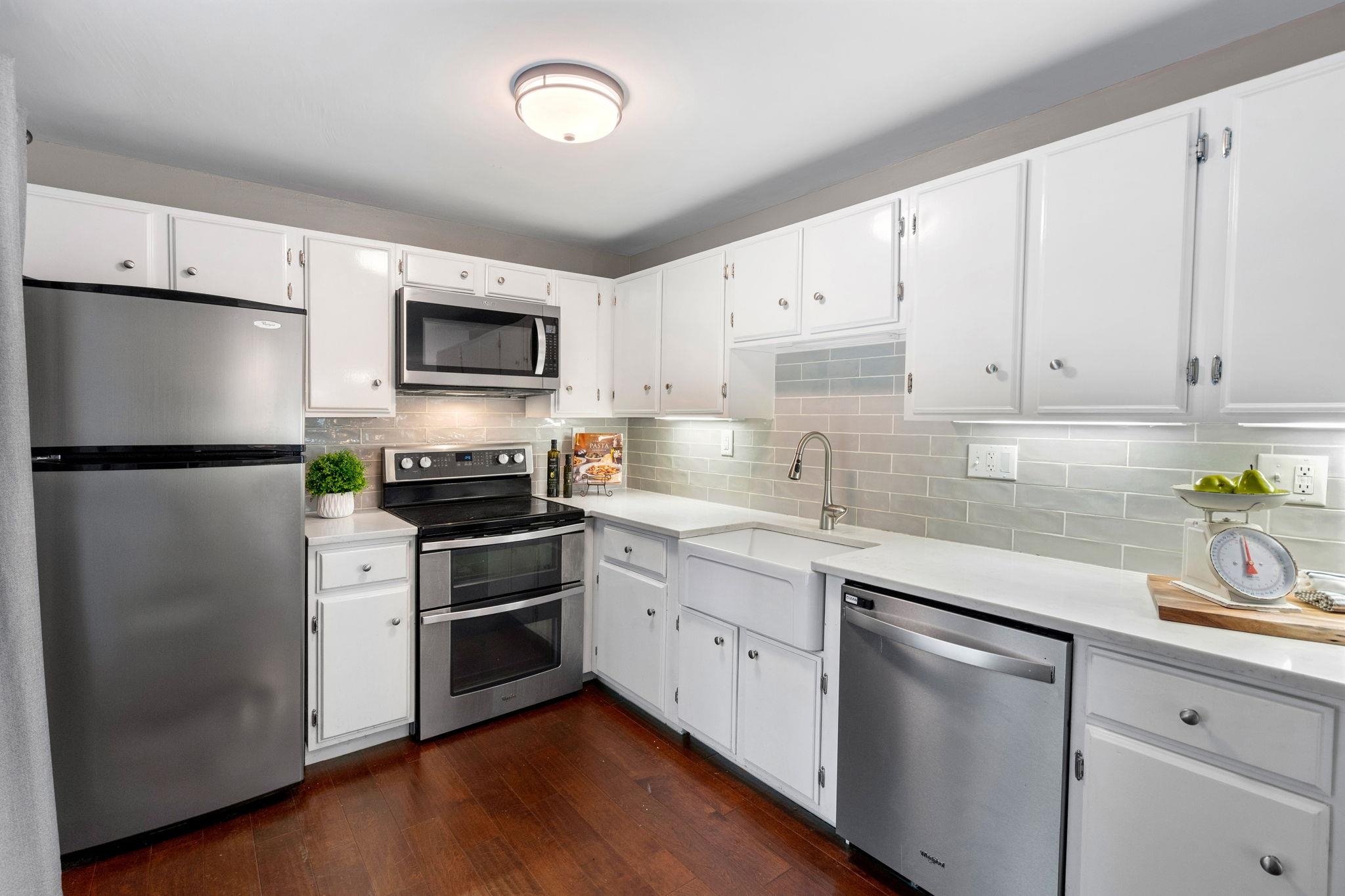 158 County Road Bedford, NH 03110 - Photo 4 of 37