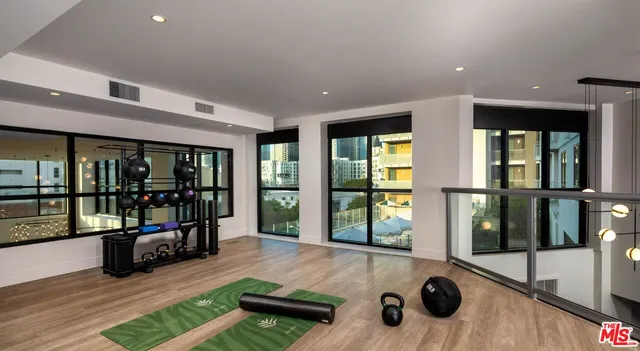 $2,599 | 1340 South Hill Street, Unit 205, Los Angeles, CA 90015