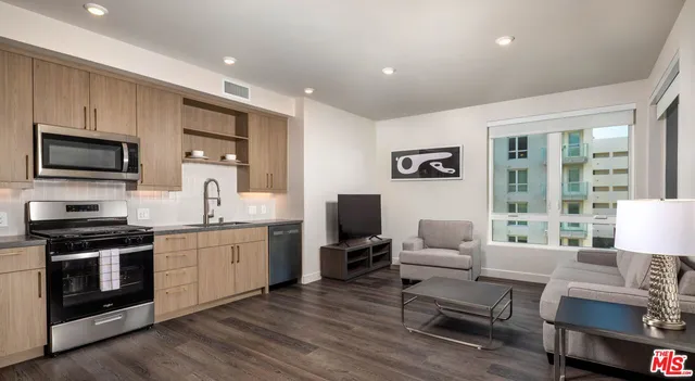 $2,599 | 1340 South Hill Street, Unit 205, Los Angeles, CA 90015