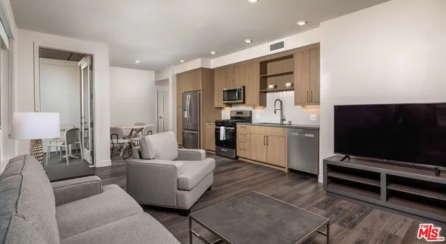 $2,599 | 1340 South Hill Street, Unit 205, Los Angeles, CA 90015