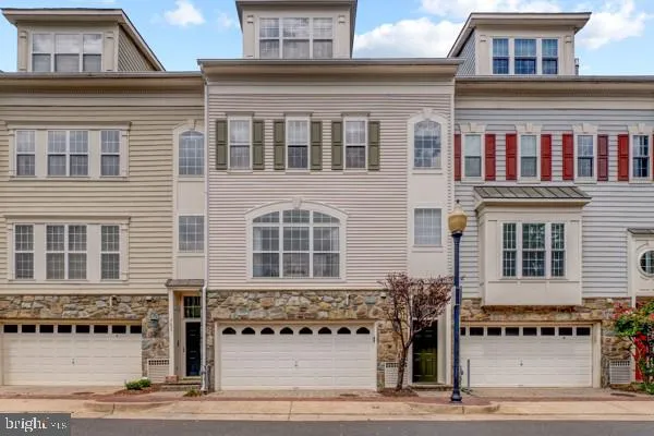 $3,499 | 5053 Donovan Drive, Alexandria, VA 22304