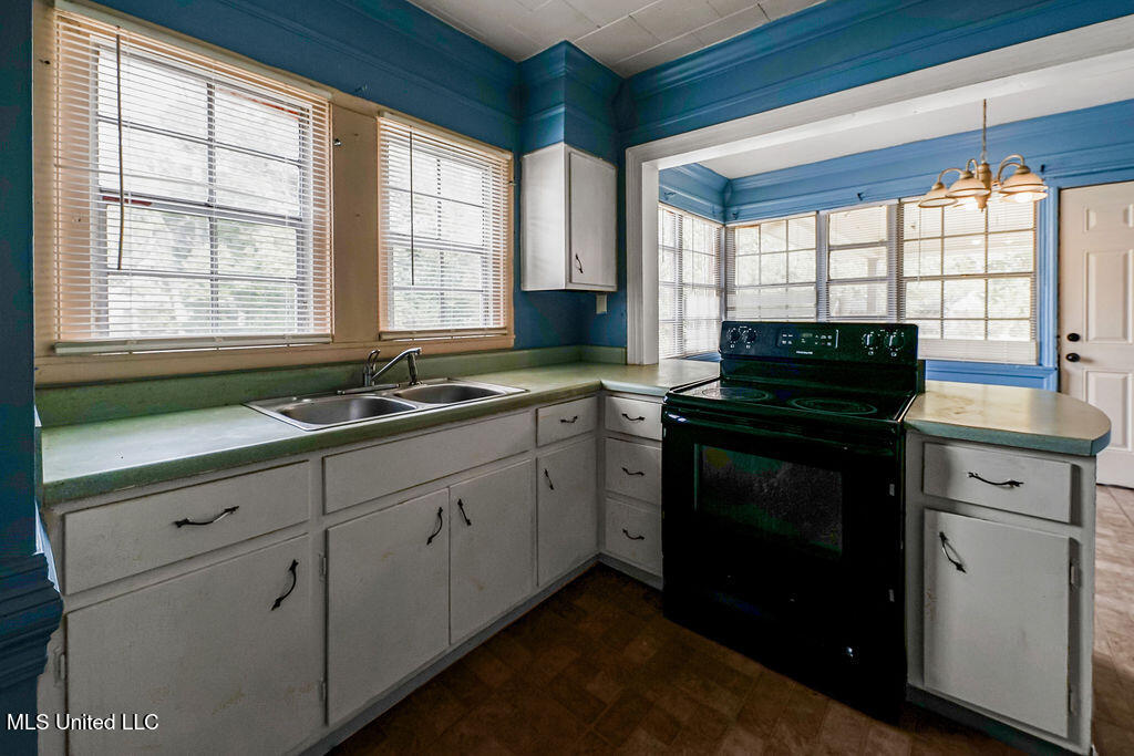 4718 Main Street Moss Point, MS 39563 - Photo 7 of 22 DSC00764