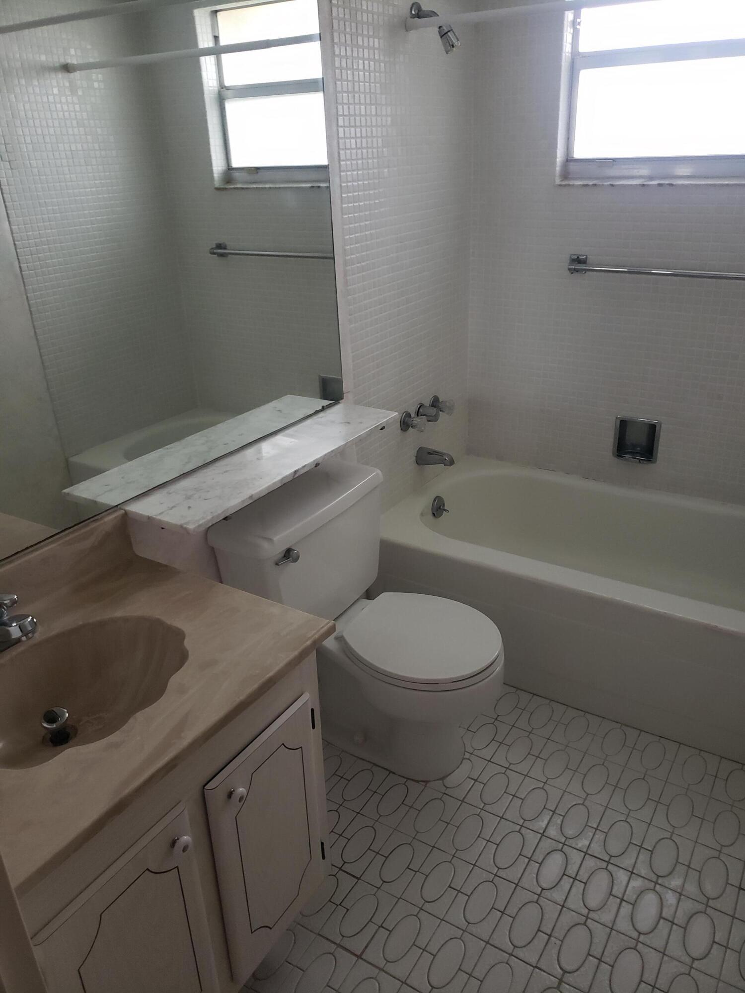 312 Seville North Delray Beach, FL 33446 - Photo 5 of 26 20260112_162811