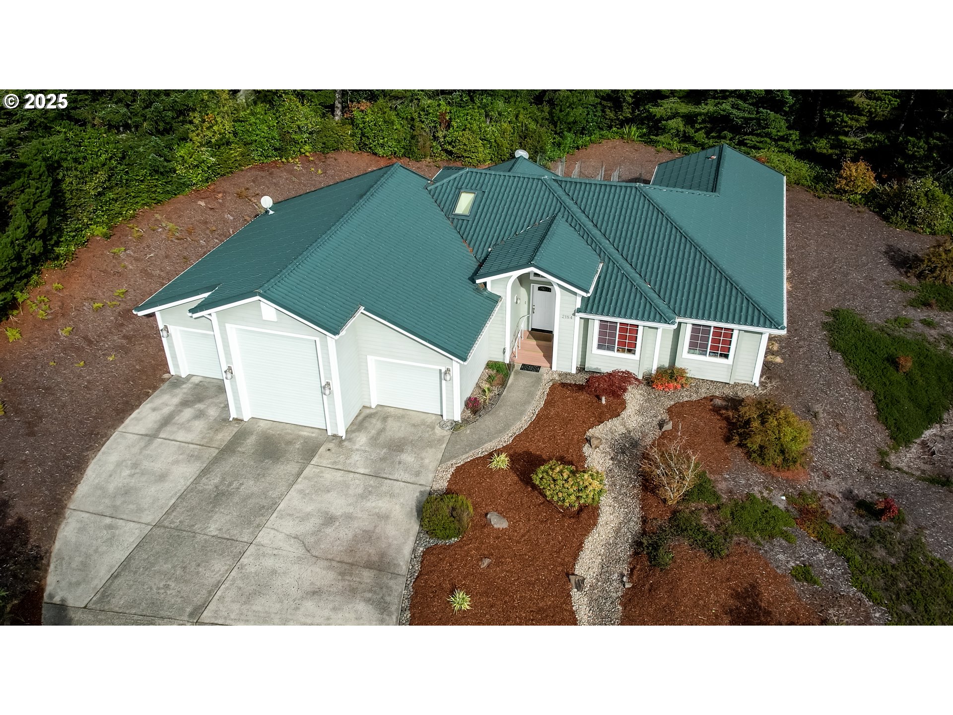 2184 13th Street Florence, OR 97439 - Photo 2 of 44