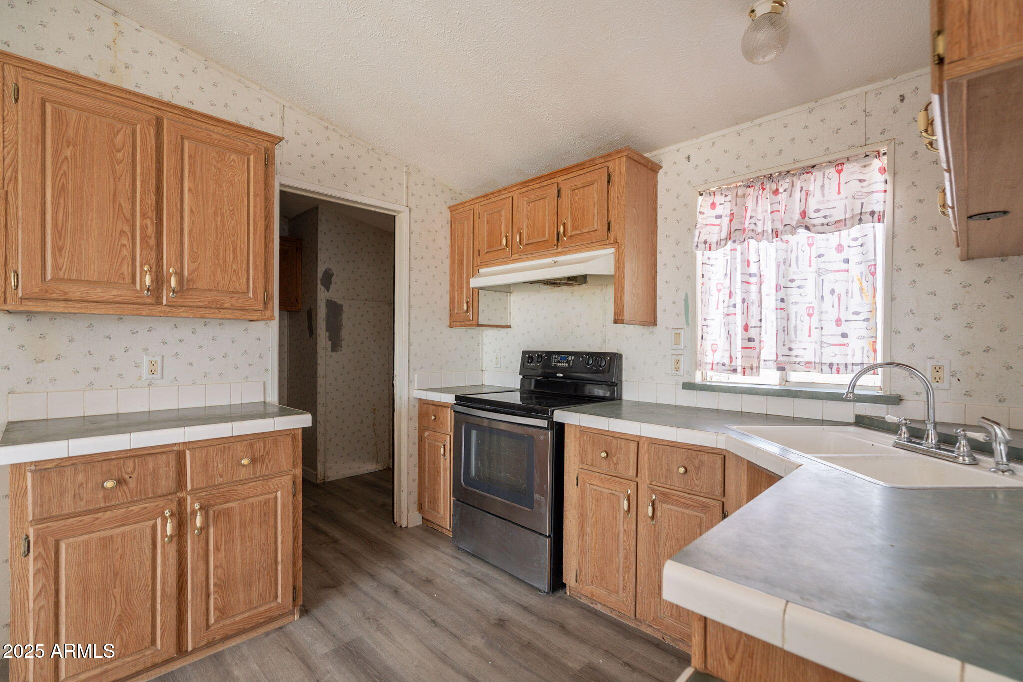 6915 North Valley Road Eloy, AZ 85131 - Photo 16 of 40 Kitchen (1)