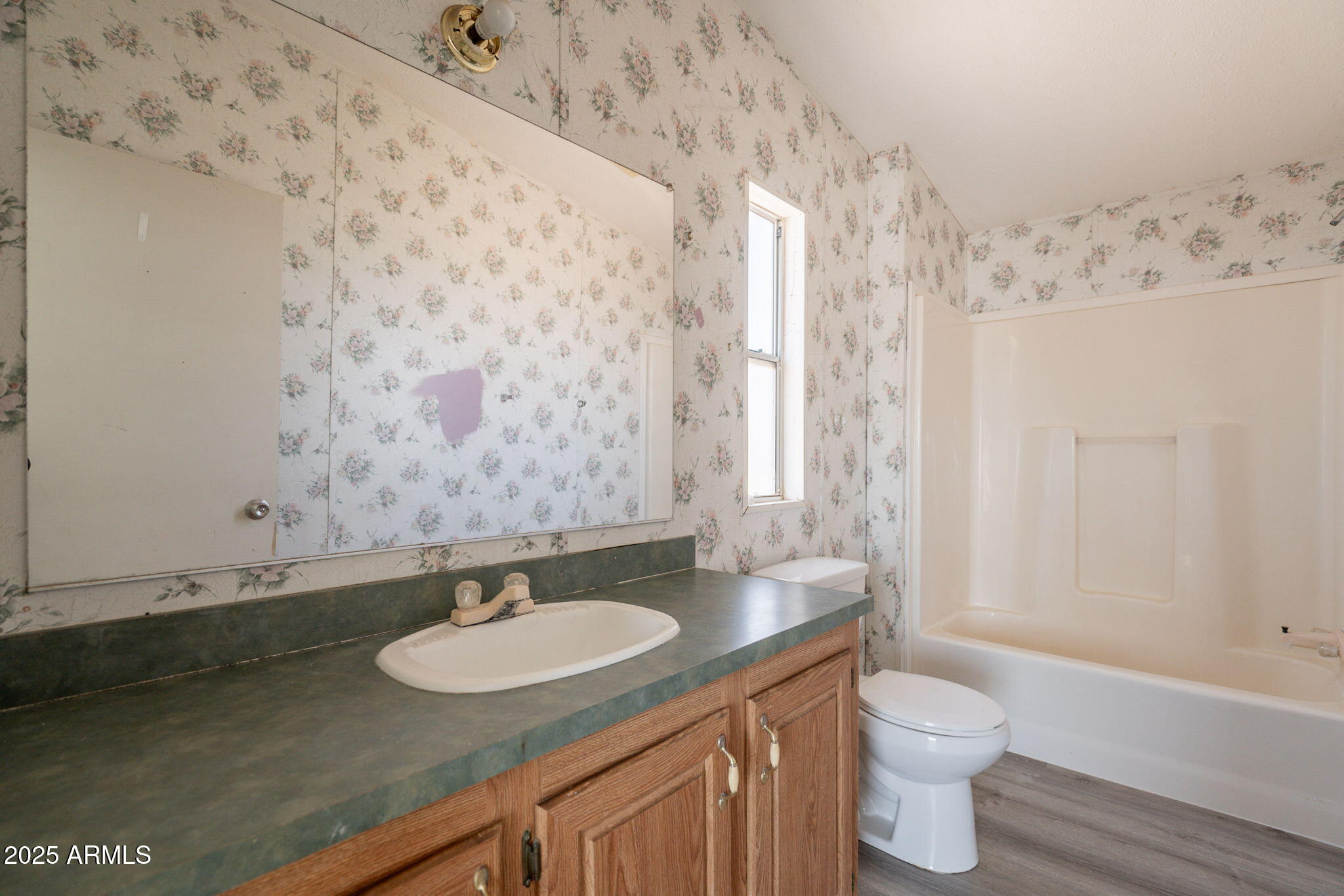 6915 North Valley Road Eloy, AZ 85131 - Photo 25 of 40 Master Bathroom