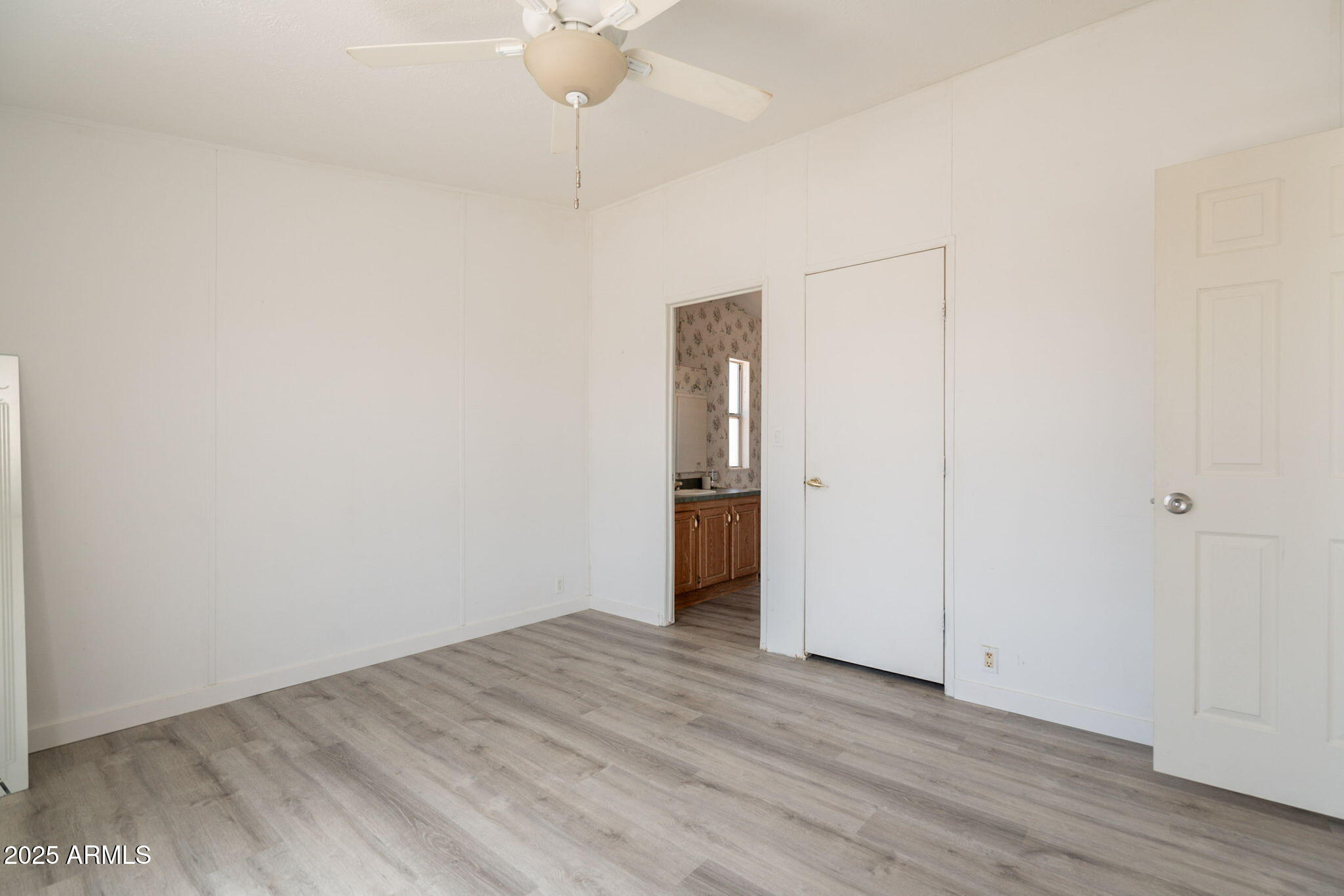 6915 North Valley Road Eloy, AZ 85131 - Photo 32 of 40 Master Bathroom