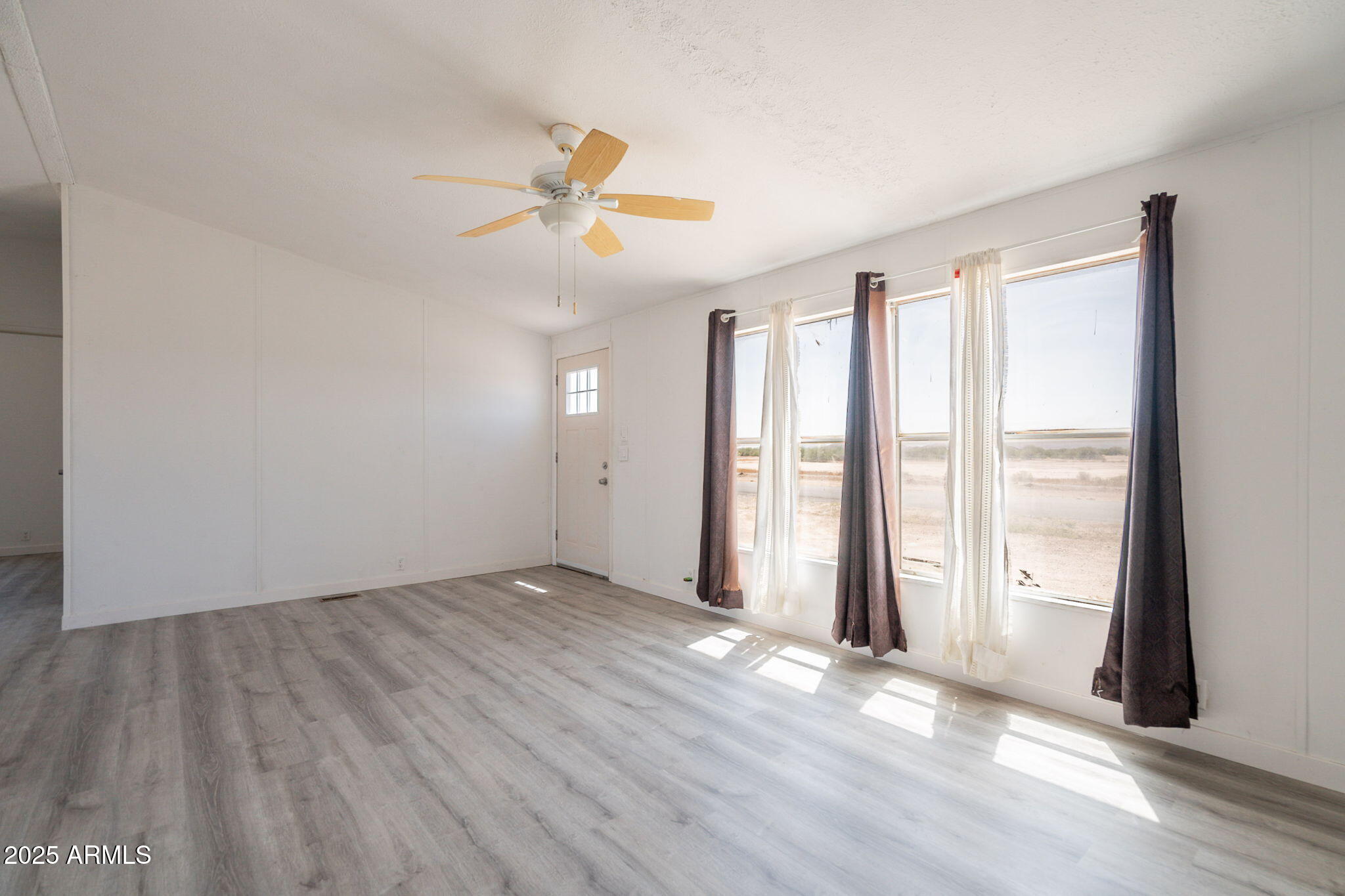 6915 North Valley Road Eloy, AZ 85131 - Photo 8 of 40 Living Room (1)