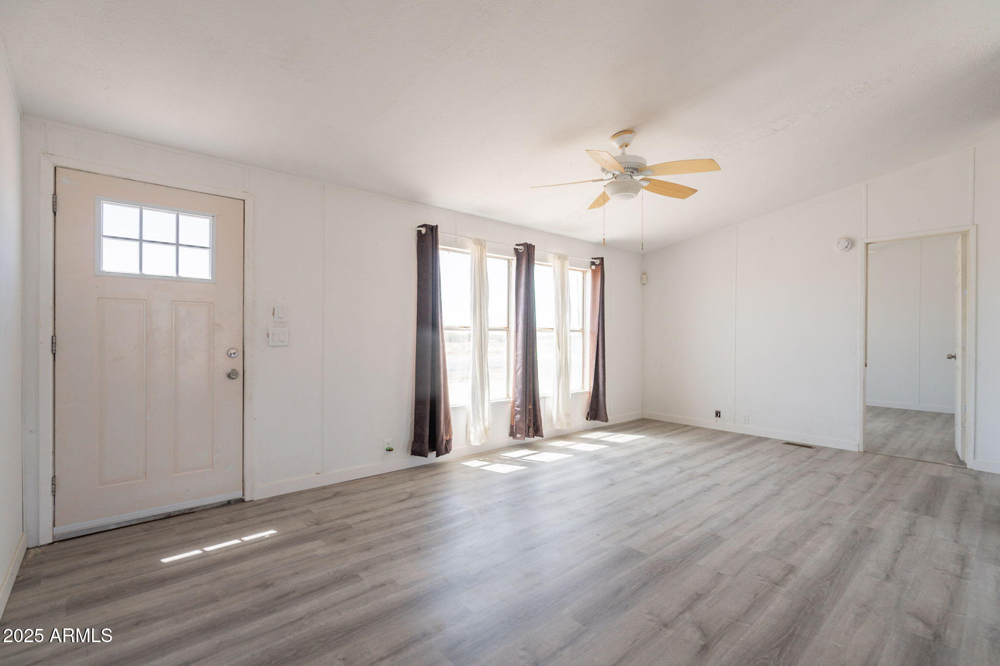 6915 North Valley Road Eloy, AZ 85131 - Photo 9 of 40 Living Room