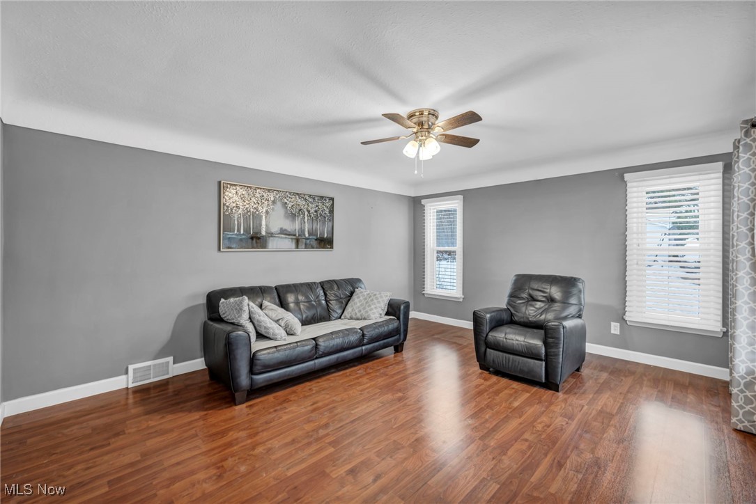 12976 West Pleasant Valley Road Cleveland, OH 44130 - Photo 4 of 47 Gallery Image 4