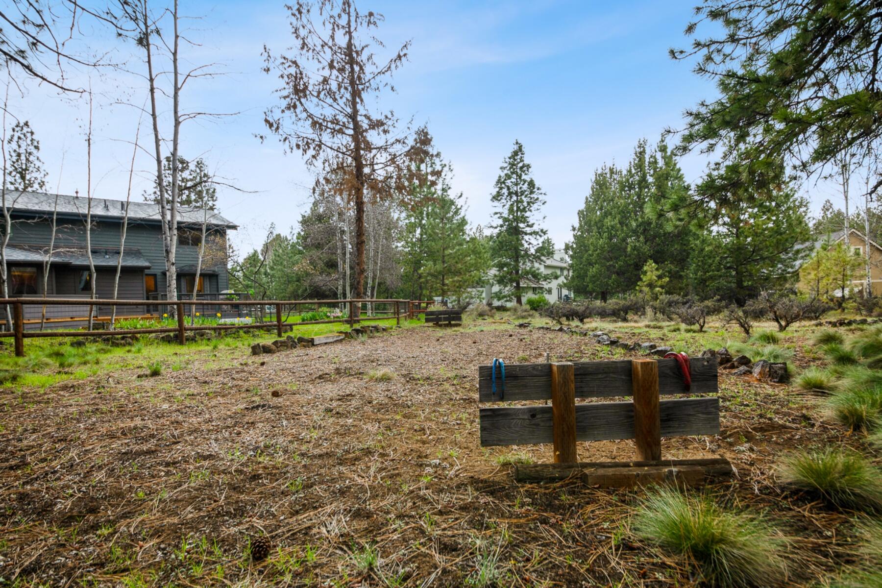 60604 Ridge Heights Bend, OR 97702 - Photo 36 of 48 batch_37-backyard7