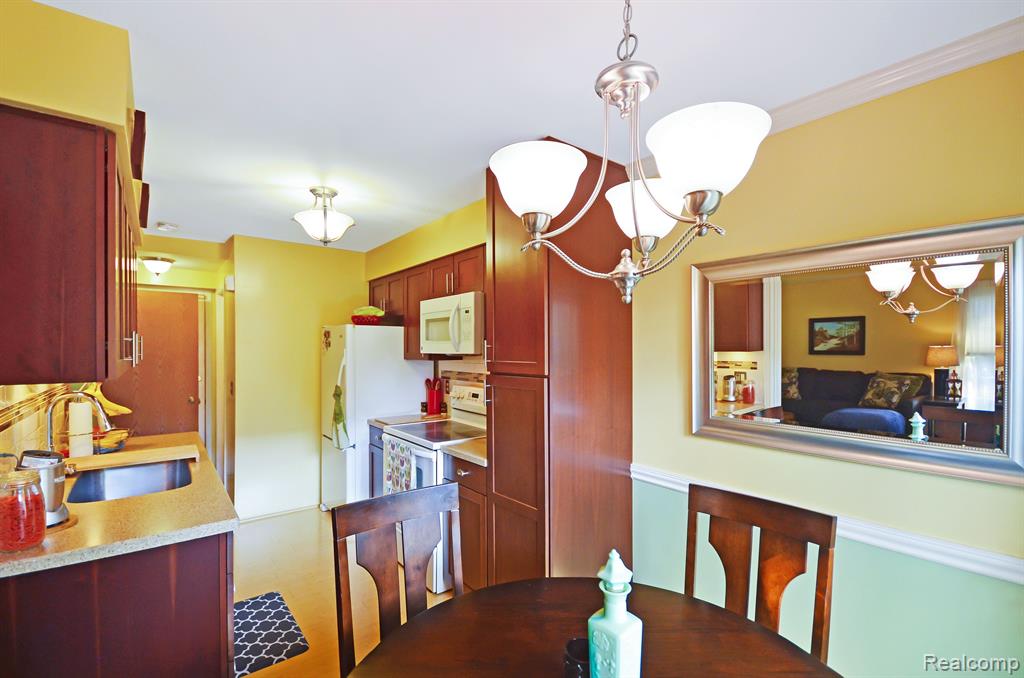 24622 Spring Lane Harrison Township, MI 48045 - Photo 10 of 30