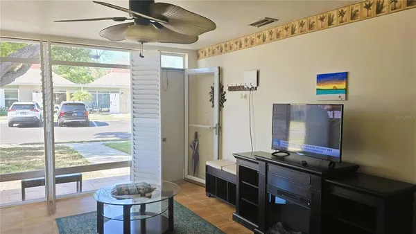 $1,250 | 4348 Tahitian Gardens Circle, Unit B, Holiday, FL 34691
