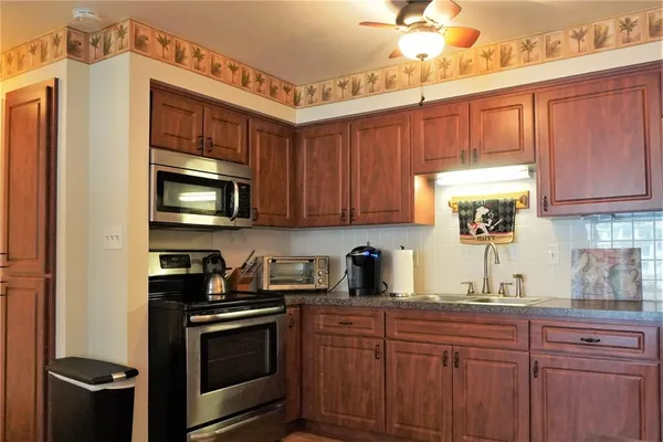 $1,250 | 4348 Tahitian Gardens Circle, Unit B, Holiday, FL 34691