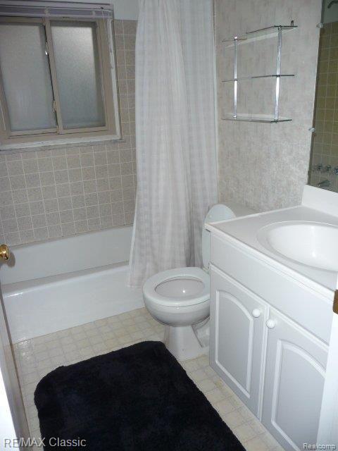 868 North Adams Road, Unit 6 Birmingham, MI 48009 - Photo 3 of 5 bathroom