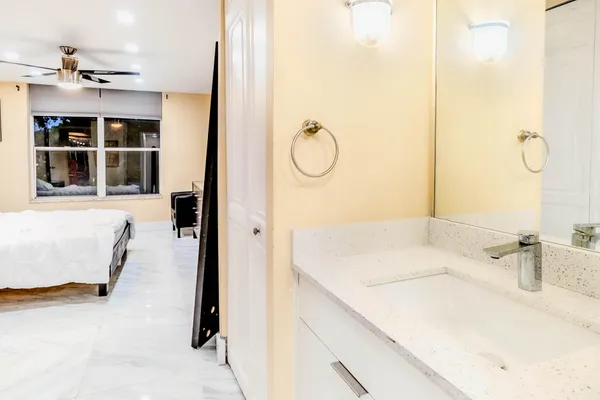 $2,200 | 3710 Inverrary Drive, Unit 2S, Lauderhill, FL 33319