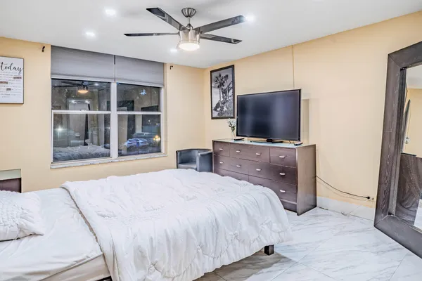 $2,200 | 3710 Inverrary Drive, Unit 2S, Lauderhill, FL 33319