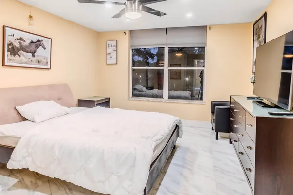 $2,200 | 3710 Inverrary Drive, Unit 2S, Lauderhill, FL 33319