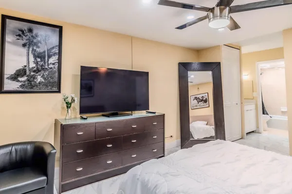 $2,200 | 3710 Inverrary Drive, Unit 2S, Lauderhill, FL 33319