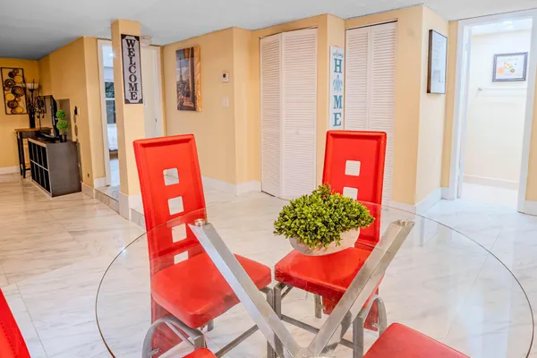 $2,200 | 3710 Inverrary Drive, Unit 2S, Lauderhill, FL 33319