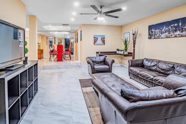 $2,200 | 3710 Inverrary Drive, Unit 2S, Lauderhill, FL 33319