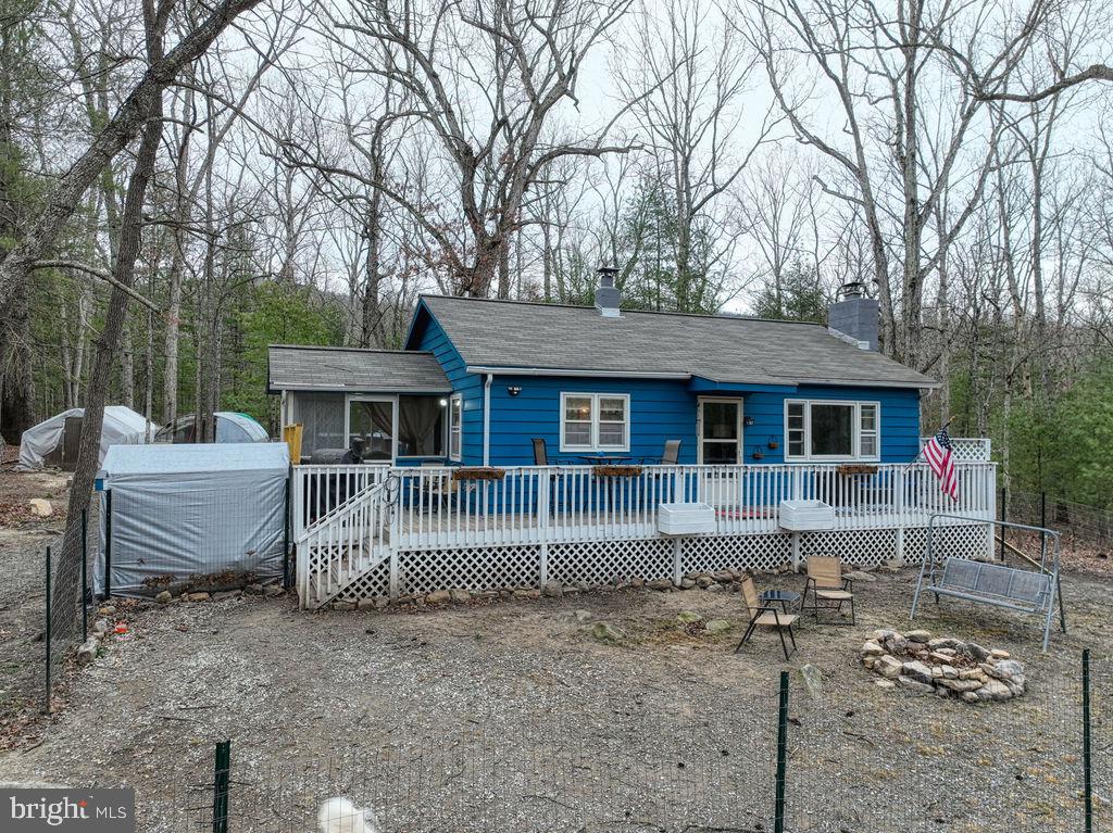4992 St Davids Church Road Fort Valley, VA 22652 - Photo 37 of 40 a front view of a house with garden
