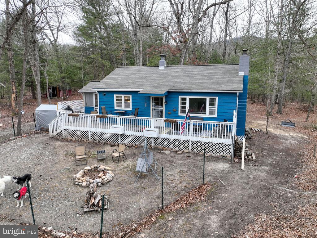 4992 St Davids Church Road Fort Valley, VA 22652 - Photo 8 of 40 a backyard of a house with table and chairs