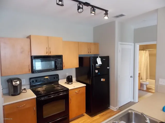 $1,100 | 8290 Gate Parkway West, Unit 717, Jacksonville, FL 32216