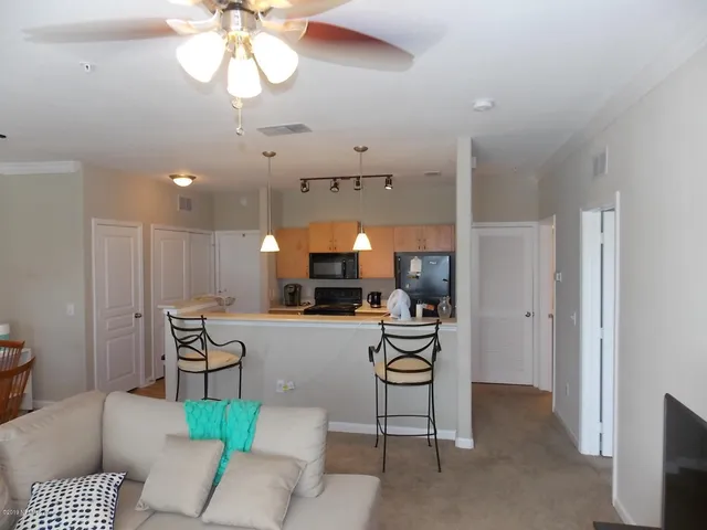 $1,100 | 8290 Gate Parkway West, Unit 717, Jacksonville, FL 32216