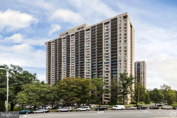 $2,400 | 3701 South George Mason Drive, Unit 904N, Falls Church, VA 22041