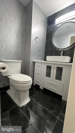 $2,400 | 3701 South George Mason Drive, Unit 904N, Falls Church, VA 22041