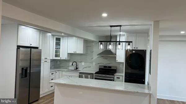 $2,400 | 3701 South George Mason Drive, Unit 904N, Falls Church, VA 22041