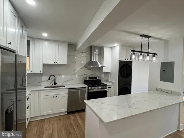 $2,400 | 3701 South George Mason Drive, Unit 904N, Falls Church, VA 22041