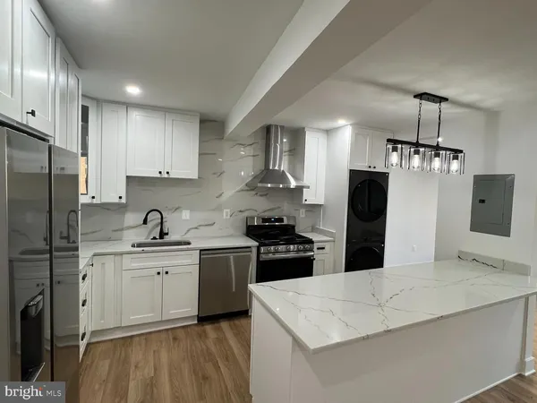 $2,400 | 3701 South George Mason Drive, Unit 904N, Falls Church, VA 22041