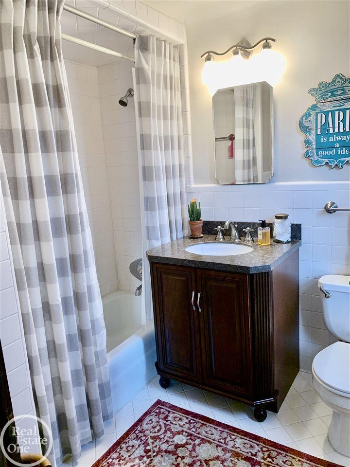 334 Fisher Road Grosse Pointe, MI 48230 - Photo 33 of 65 Updated Vanity 2013