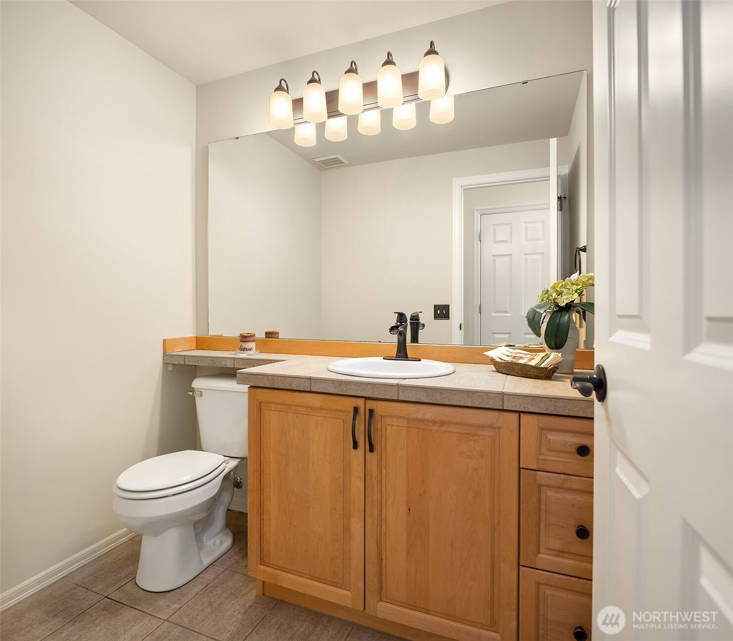 647 Edmonds Way Edmonds, WA 98020 - Photo 18 of 37