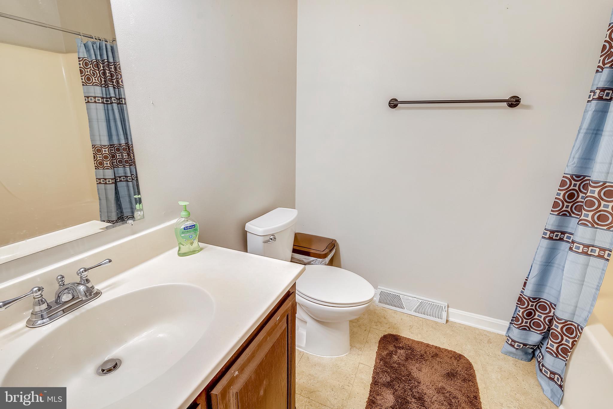 110 Centerside Road Mount Airy, MD 21771 - Photo 25 of 47 Upper Level Hall Bath