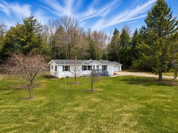 $234,900 | N4427 M-35 Highway, Menominee, MI 49858
