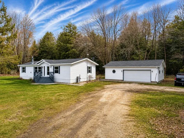 $234,900 | N4427 M-35 Highway, Menominee, MI 49858